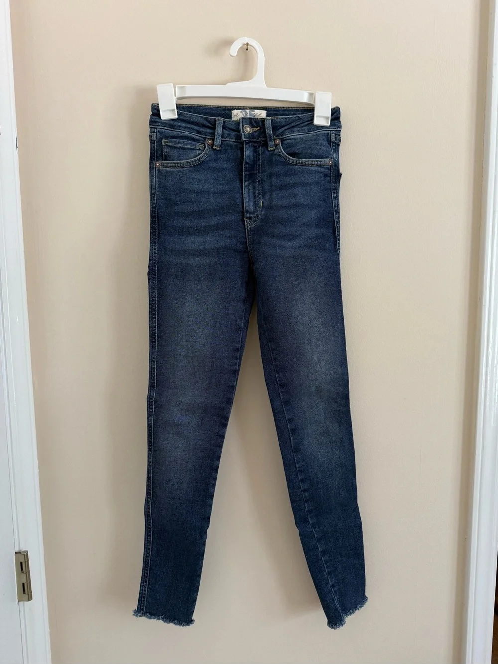 We The Free // Free People Dark Indigo Skinny Jeans with Frayed Hem Women’s 25